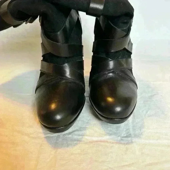 Stuart Weitzman Wraparound Black Leather Suede Strap Boots - Picture 5 of 12